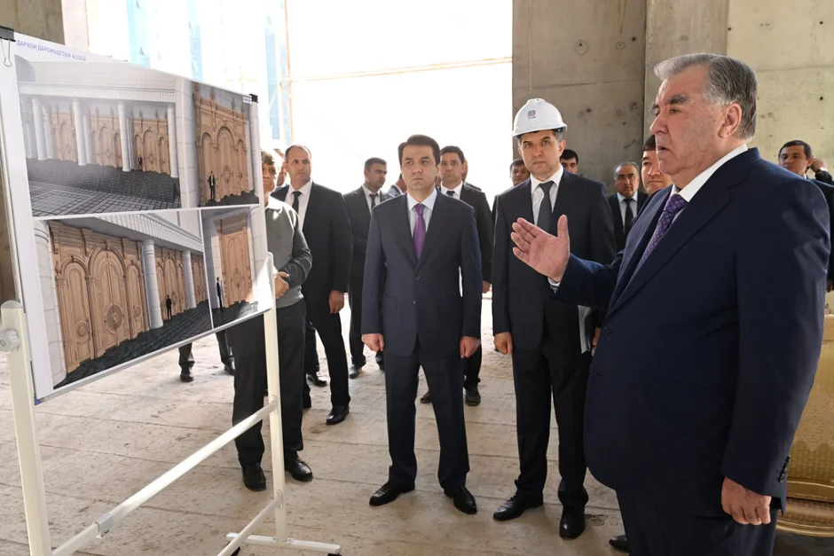 Шиносоӣ бо рафти сохтмони бинои Театри миллии Тоҷикистон