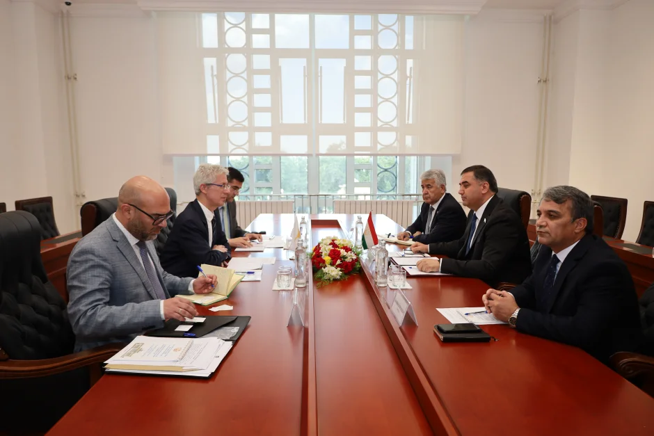 Баррасии робитаҳои парлумонӣ бо Кипр