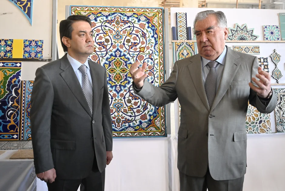 Шиносоӣ бо рафти сохтмони Чойхонаи миллӣ дар шаҳри Душанбе