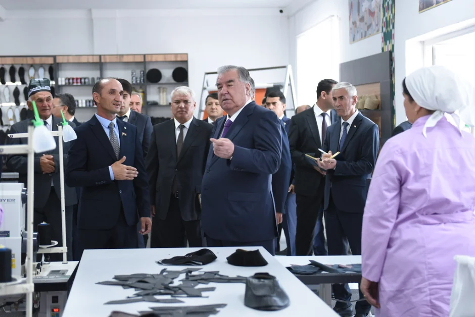 Ифтитоҳи Коргоҳи пойафзол ва маводи шустушӯӣ дар ноҳияи Деваштич
