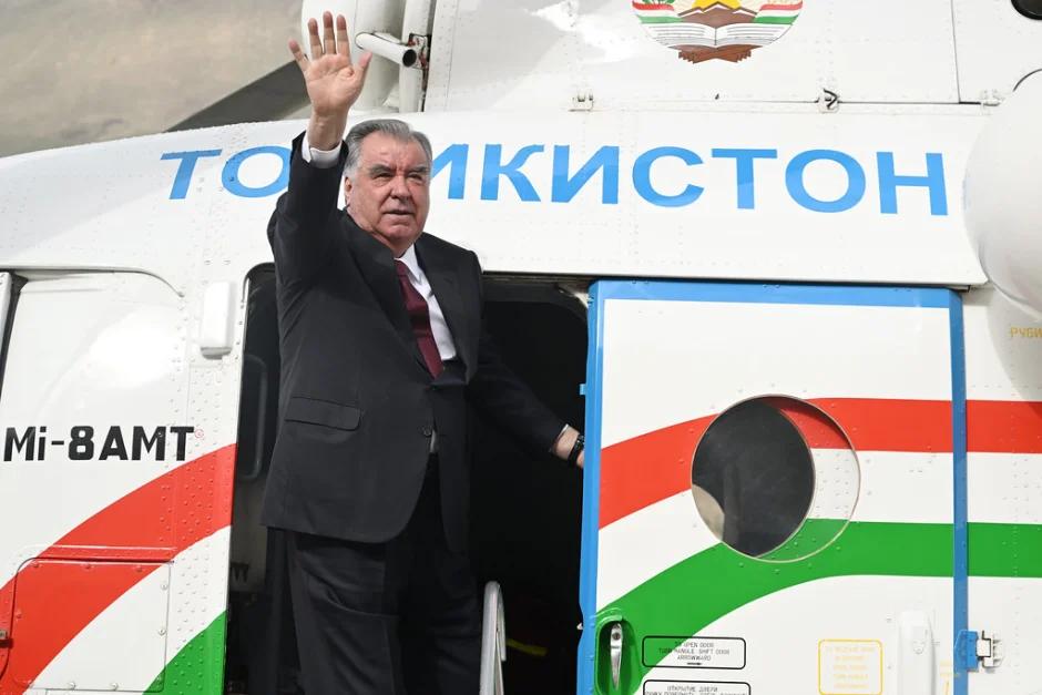 Гусели меҳмони олиқадр дар фурудгоҳи шаҳри Хоруғ