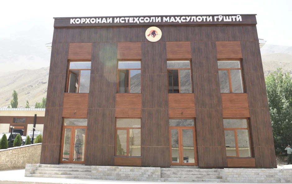 Ифтитоҳи коргоҳҳои истеҳсолии маҳсулоти гӯштӣ ва обҳои табиии ташнашикан дар Парки технологии шаҳри Хоруғ