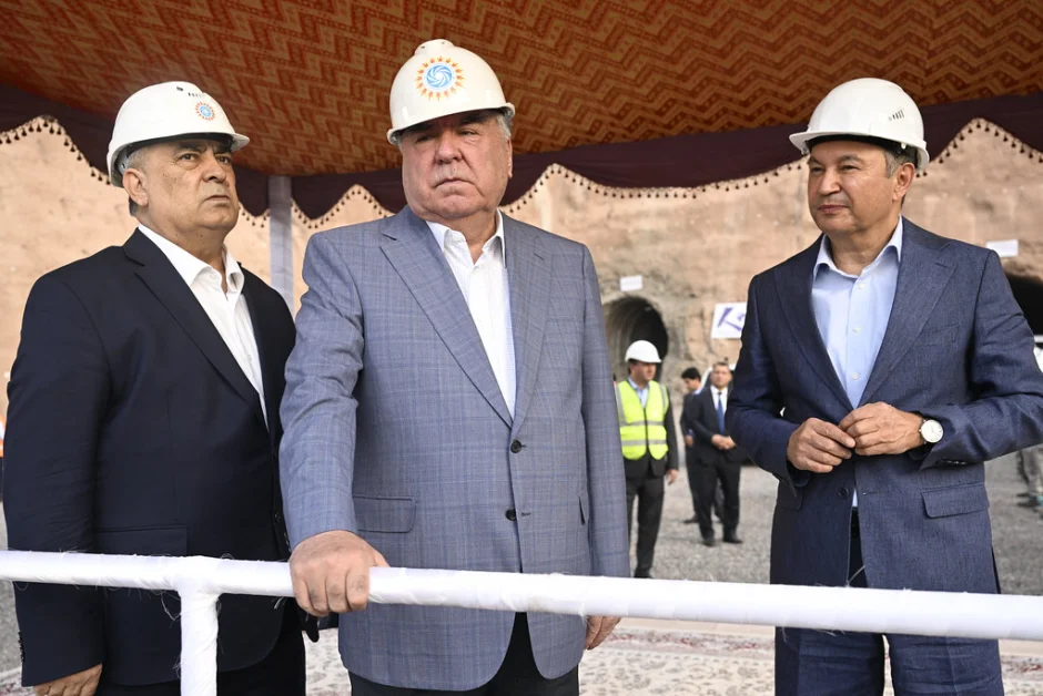 Боздид аз ҷараёни корҳо дар нақби обрави агрегатҳои №1 ва 2-и обқабулкунаки доимӣ дар Неругоҳи барқии обии Роғун