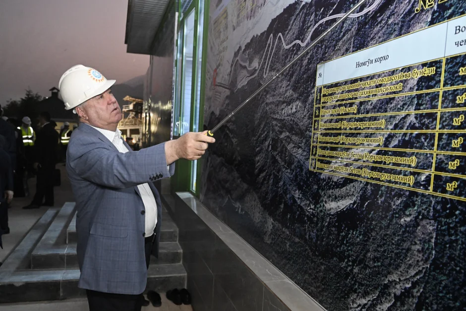 Боздид аз ҷараёни корҳо дар сарбанди рӯди Оби Шӯри Неругоҳи барқии обии Роғун