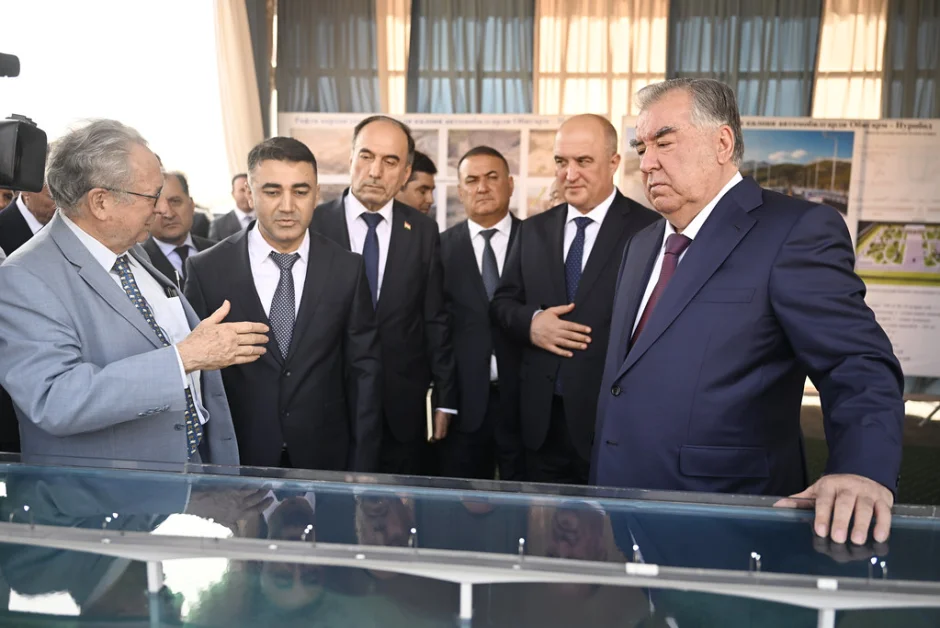 Истиқболи меҳмони олиқадр дар ноҳияи Нуробод ва муаррифии лоиҳаи сохтмони пули мошингузар