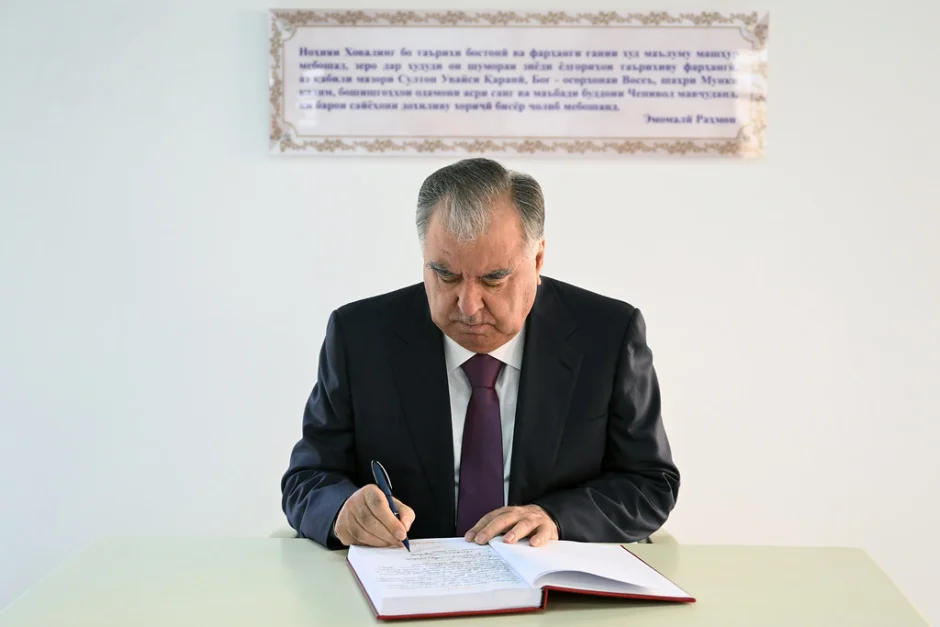 Ифтитоҳи осорхонаи таърихии Ховалинг ва боздид аз корҳои ҳафриётии бостоншиносон дар мавзеи таърихии Кӯлдара