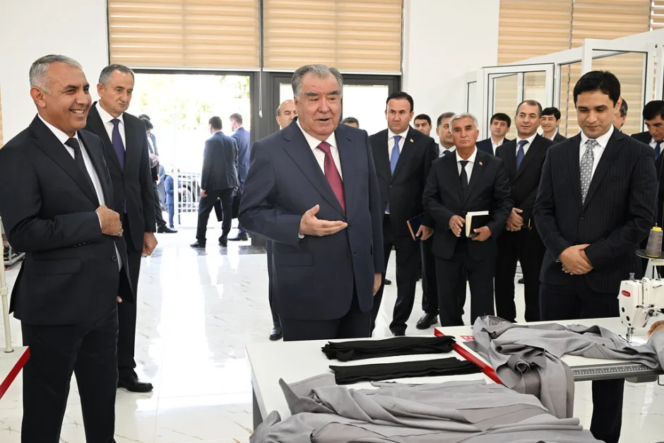 Ба истифода додани корхонаи дӯзандагӣ ва маркази хизматрасонии Дурдонаи ноҳияи Восеъ