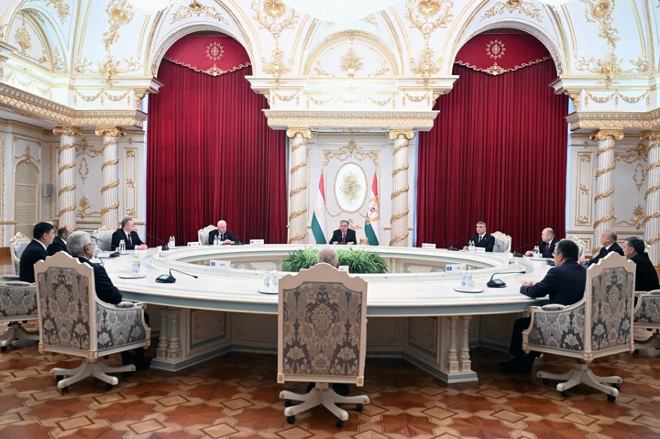 Мулоқоти Пешвои миллат бо роҳбарони ҳайатҳои прокуратураҳои генералии давлатҳои иштирокдори ИДМ