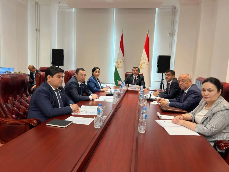 Баррасии дурнамои ҳамкориҳои парламентӣ бо Ӯзбекистон