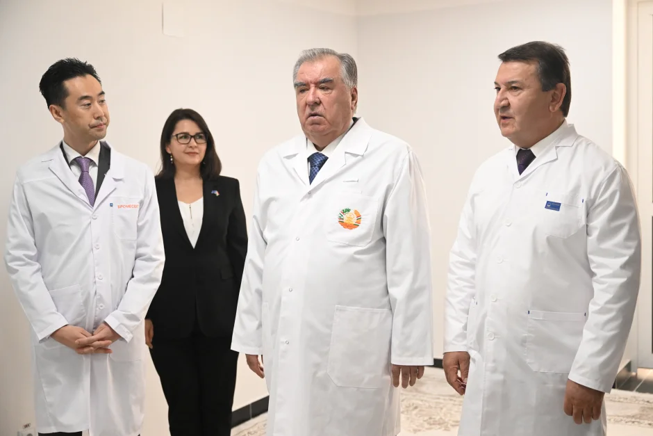 Тариқи маҷозӣ ба истифода додани бинои Маркази саломатӣ дар деҳаи Сари Сафедхоки ноҳияи Файзобод