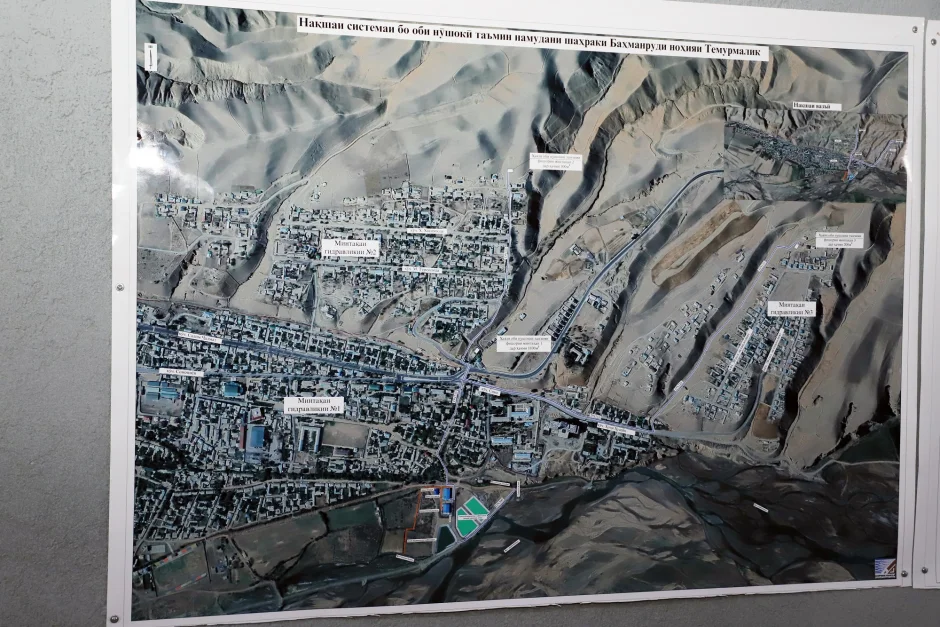 Тариқи маҷозӣ ба истифода додани биноҳои иловагӣ дар назди 2 муассисаи таълимӣ, 1 муассисаи тандурустӣ ва хатти оби нӯшокӣ барои 30 ҳазор сокини шаҳраки Баҳманрӯди ноҳияи Темурмалик