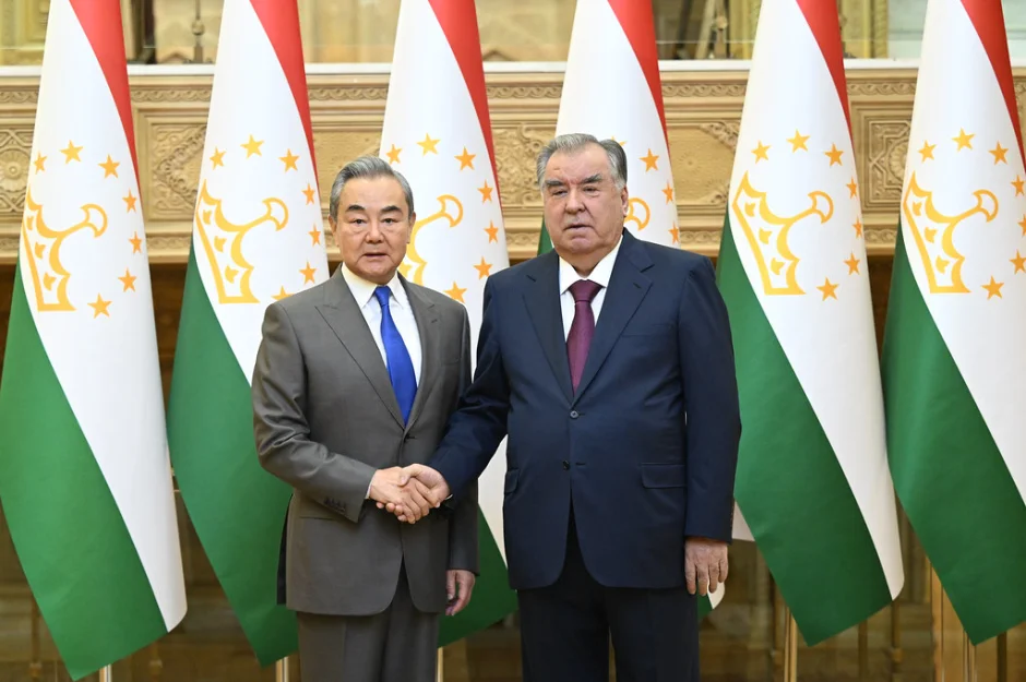 Мулоқот бо Вазири корҳои хориҷии Ҷумҳурии Мардумии Чин Ван И
