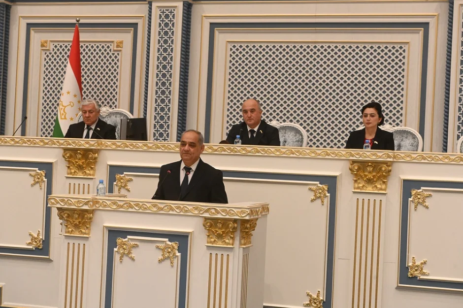 Ҳамоиши идона ба муносибати Рӯзи Конститутсия