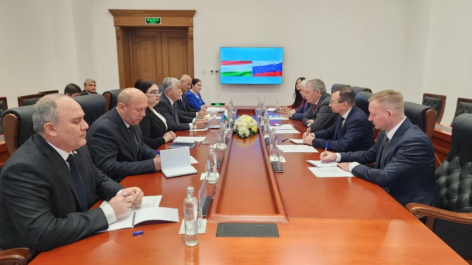 Ҳамкориҳои парлумонӣ бо Россия баррасӣ шуд