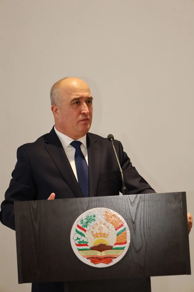 Пайравони Пешвои миллат аз бинои нави парламент дидан намуданд