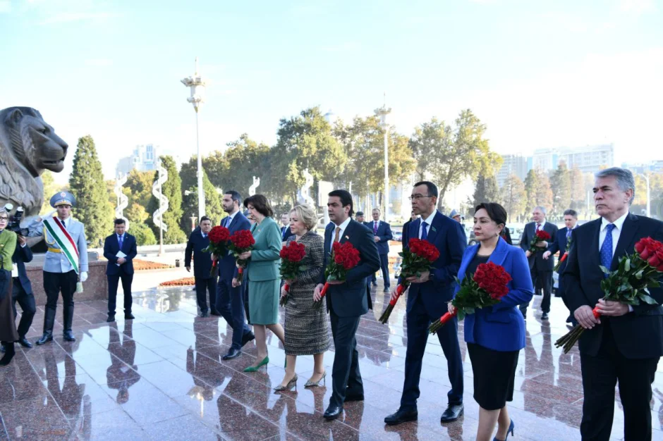 Маросими гулчанбаргузорӣ дар Майдони Дӯстӣ