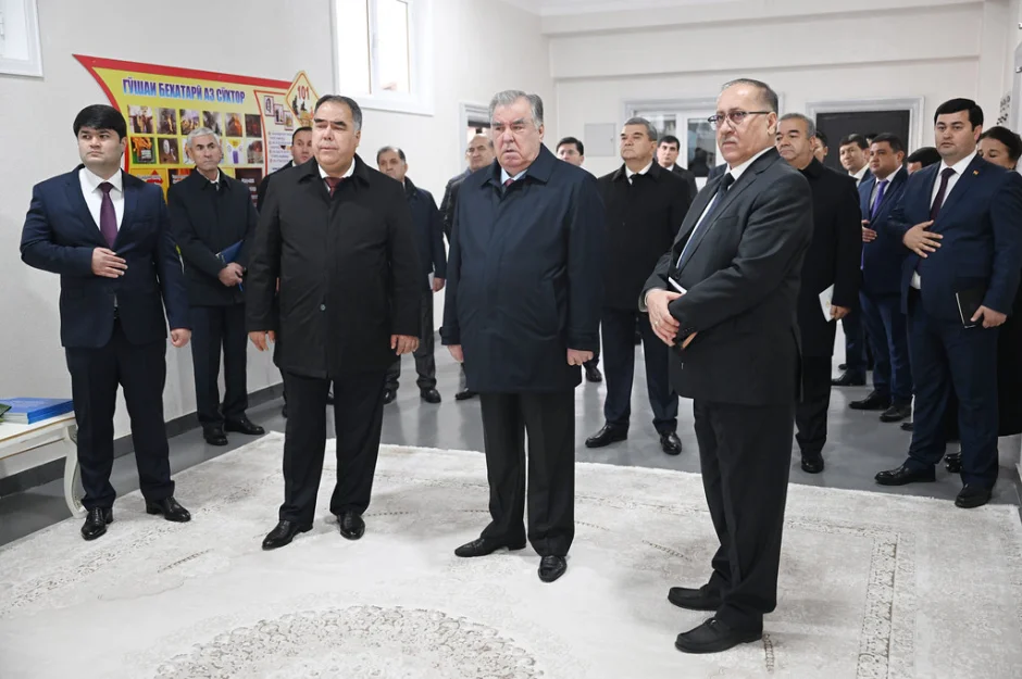 Ифтитоҳи фосилавии иншооти соҳаҳои саноат, маориф ва фарҳанг дар ноҳияи Бобоҷон Ғафуров