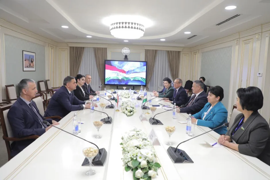 Баррасии ҳамкориҳои парлумонӣ бо Корея