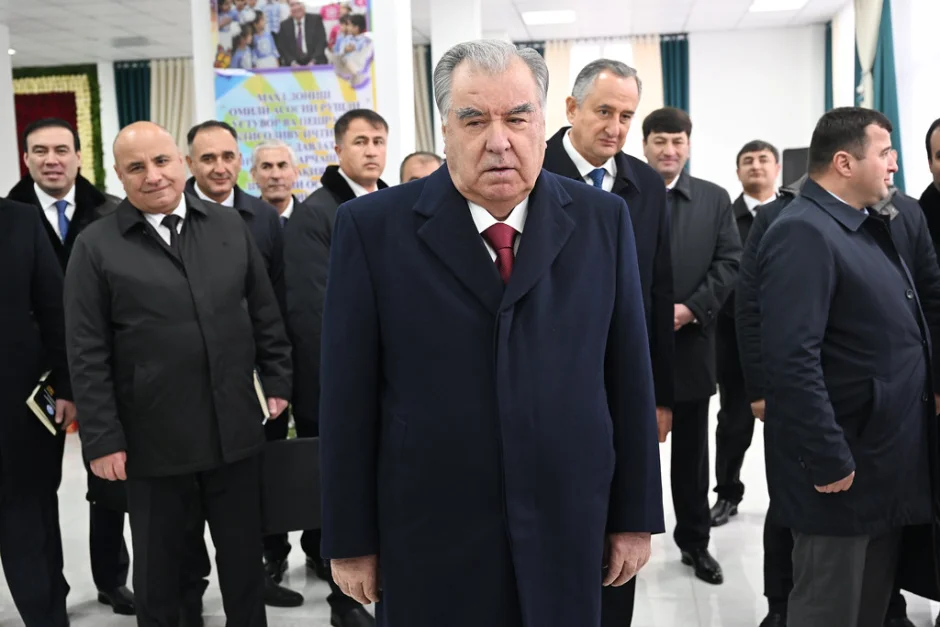 Ба истифода додани бинои баландошёнаи истиқоматии хайриявии Эҳсон бо маркази савдо ва хизматрасонӣ дар шаҳри Бохтар