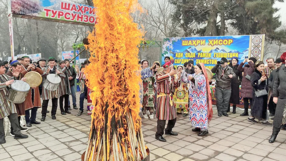 Шуда аз нури маърифат эҳё Сада