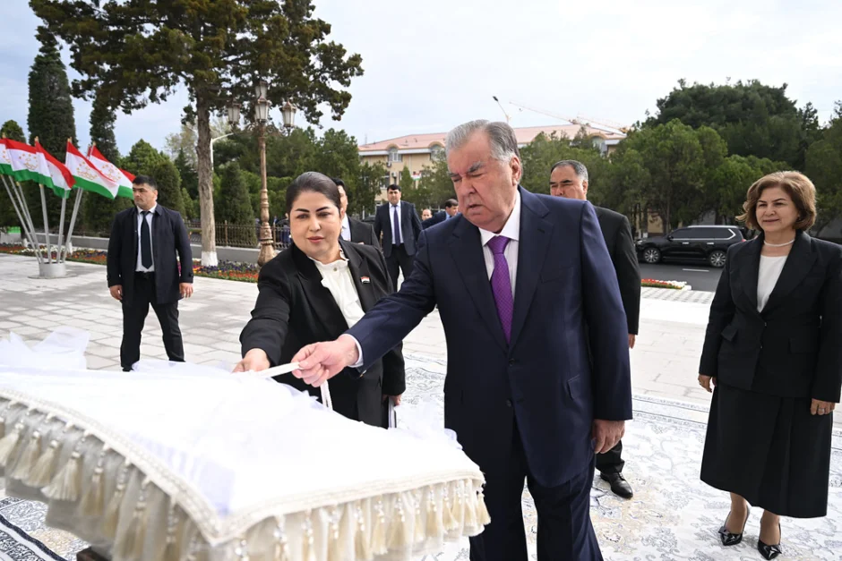 Ифтитоҳи бинои Театри давлатии драммавии русии ба номи Александр Пушкин бо 300 ҷойи нишаст баъди азнавсозӣ