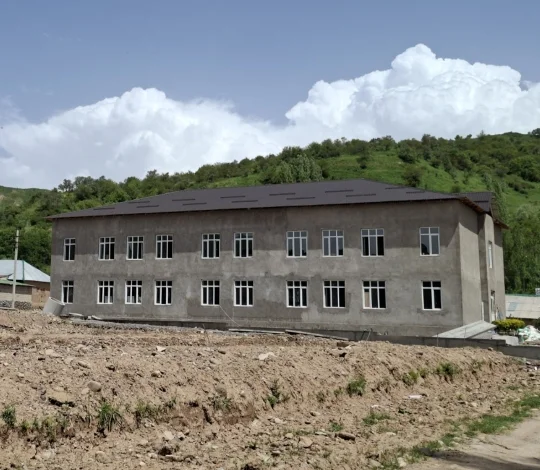 Айлодара соҳиби мактаби замонавӣ мегардад