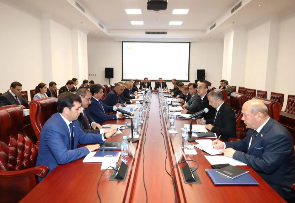 Муҳокимаи парламентӣ оид ба рафти татбиқи ҳадафи чоруми миллӣ