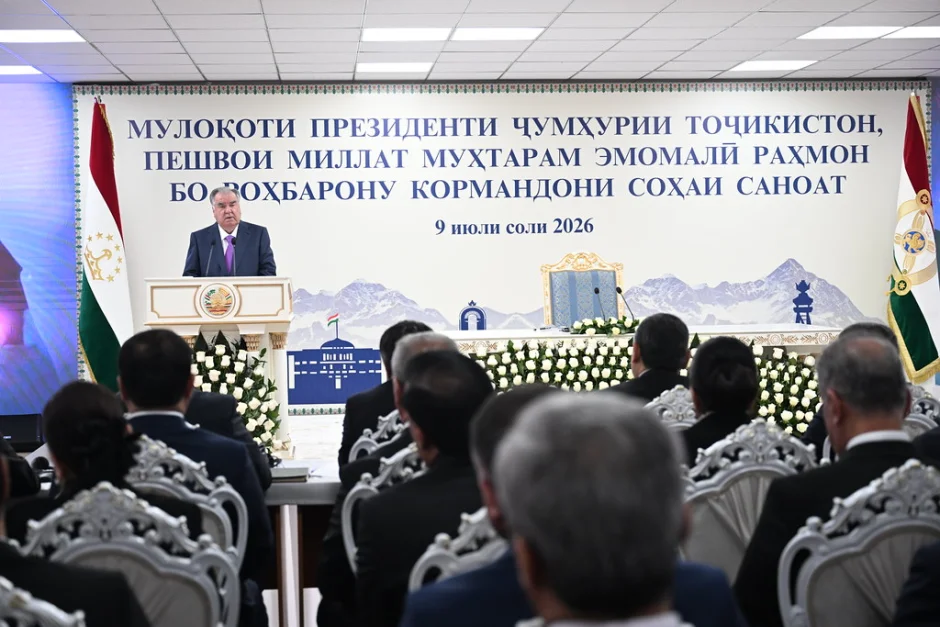 Мулоқот бо роҳбарону фаъолони вилояти Суғд ва кормандони соҳаи саноати кишвар
