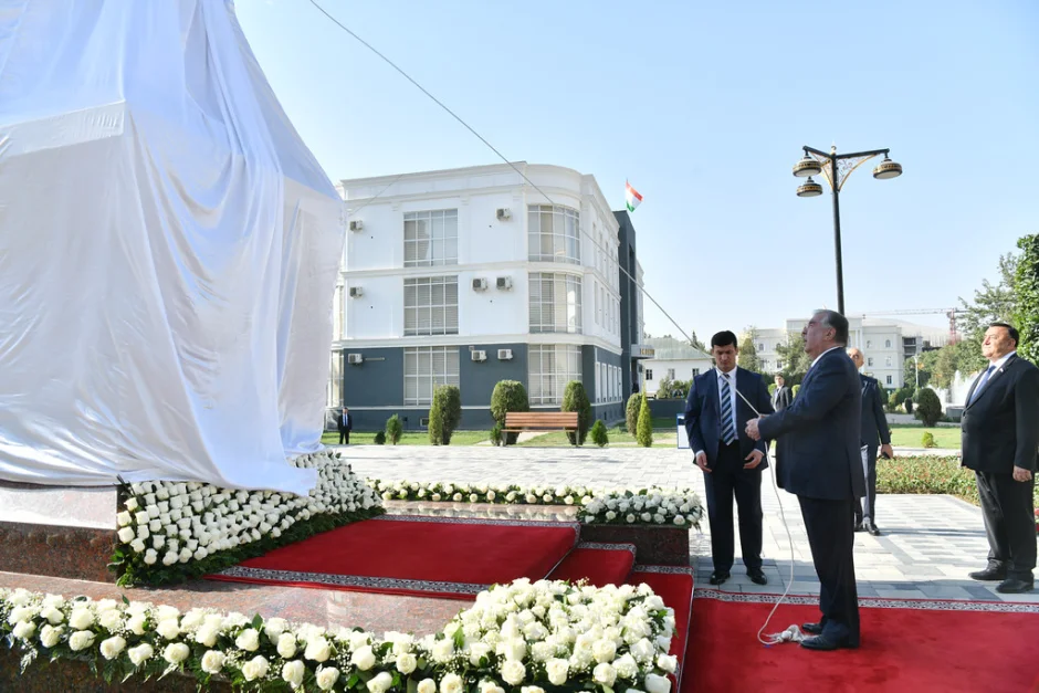 Ба истифода додани Гулгашти Дуои модар дар шаҳри Ҳисор